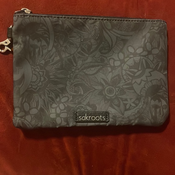 Sakroots Blue Floral Nylon Tote comes with matching wristlet - Picture 15 of 16